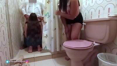 Enfermeira encontra médico fodendo paciente no banheiro do hospital / PARTE 1 / NicoleLondrawer / Chiquicandy