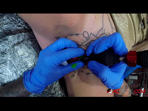 ❤️ Extremamente tatuada, a brasa Sully Savage fez uma tatuagem em seu clítoris ️❌ Porno vídeo em porno pt-br.dreamypassionjourney.ru ❌